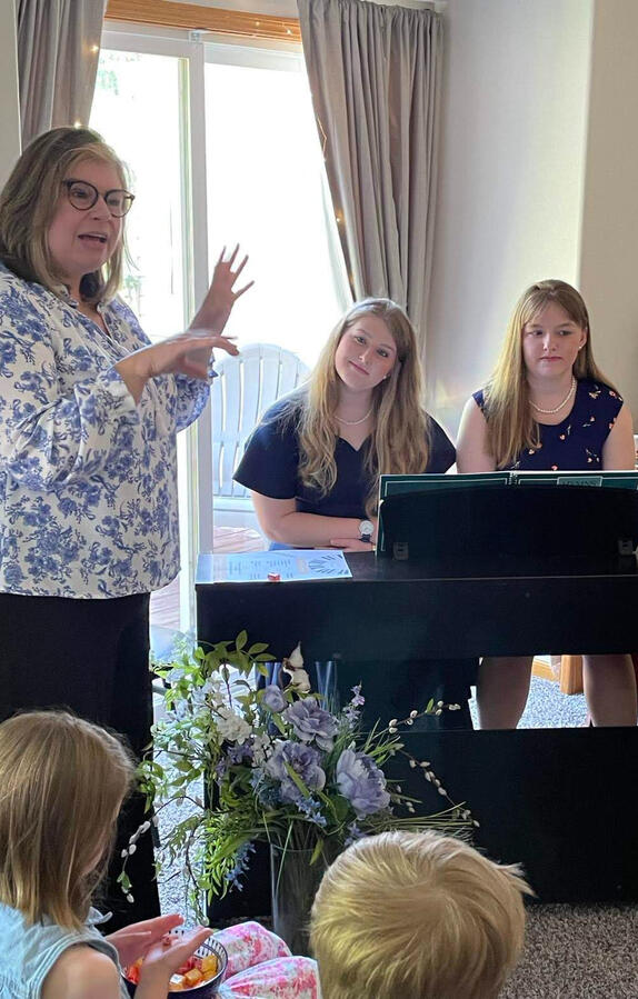 Twin teens action . Twin teens action .